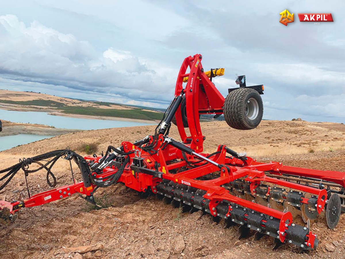 Трактори та сільськогосподарська техніка