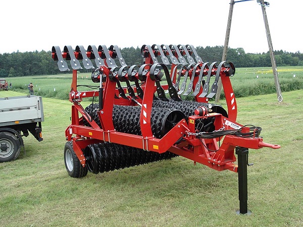 Трактори та сільськогосподарська техніка