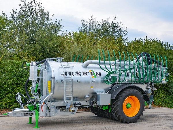 Трактори та сільськогосподарська техніка