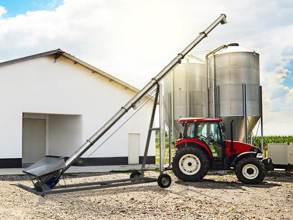 Трактори та сільськогосподарська техніка