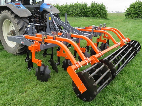 Трактори та сільськогосподарська техніка