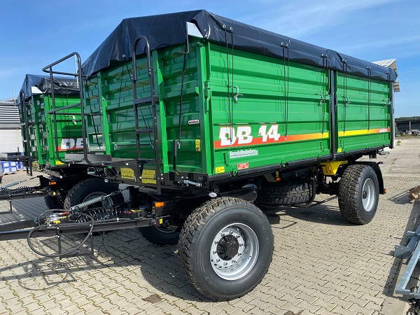 Трактори та сільськогосподарська техніка