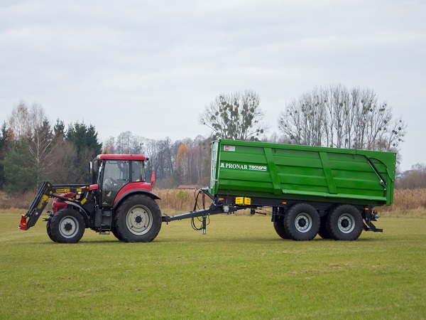 Трактори та сільськогосподарська техніка